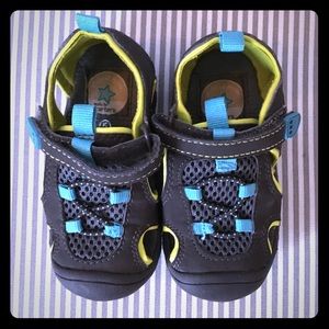 Baby boy size 5 summer wet or dry sandals.